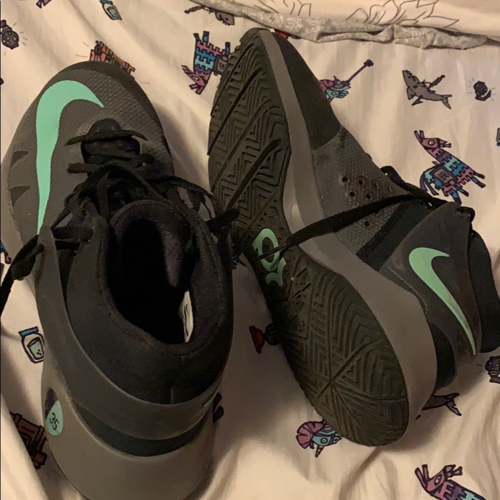KD basketball sneakers